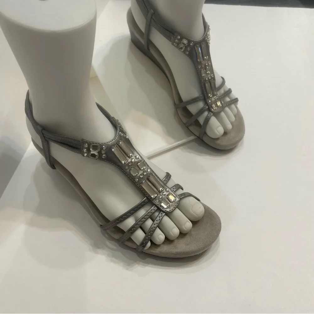 Madeline Gray Embellished Sandals stones. Women’s 8.5. Pre-owned. Scratches.